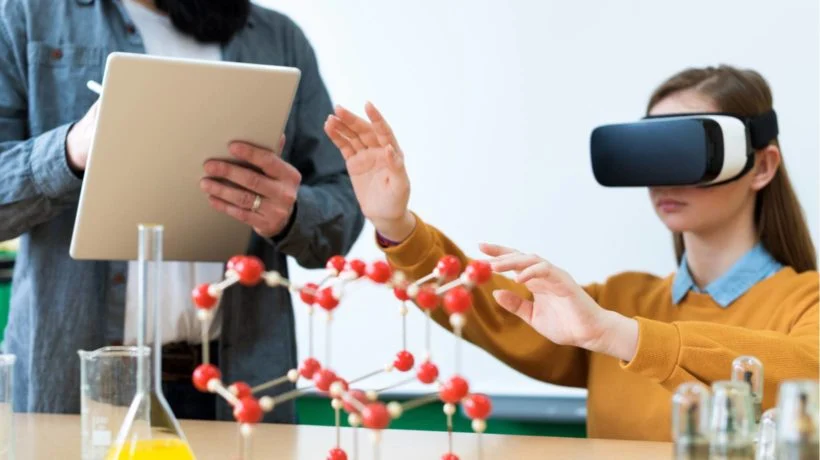 How Virtual Reality is Transforming Classrooms